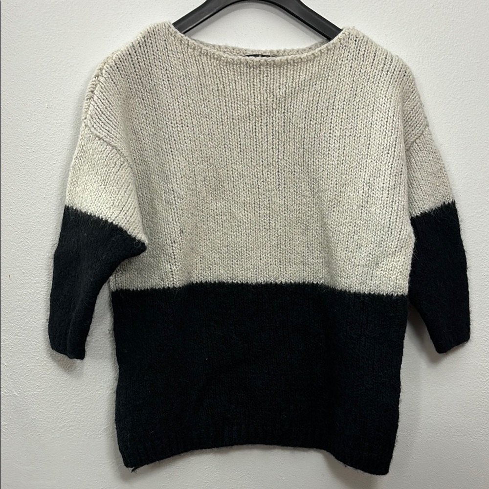 Alice + Olivia White & Black Alpaca & Silk 3/4 Sleeve Knit Pullover Sweater